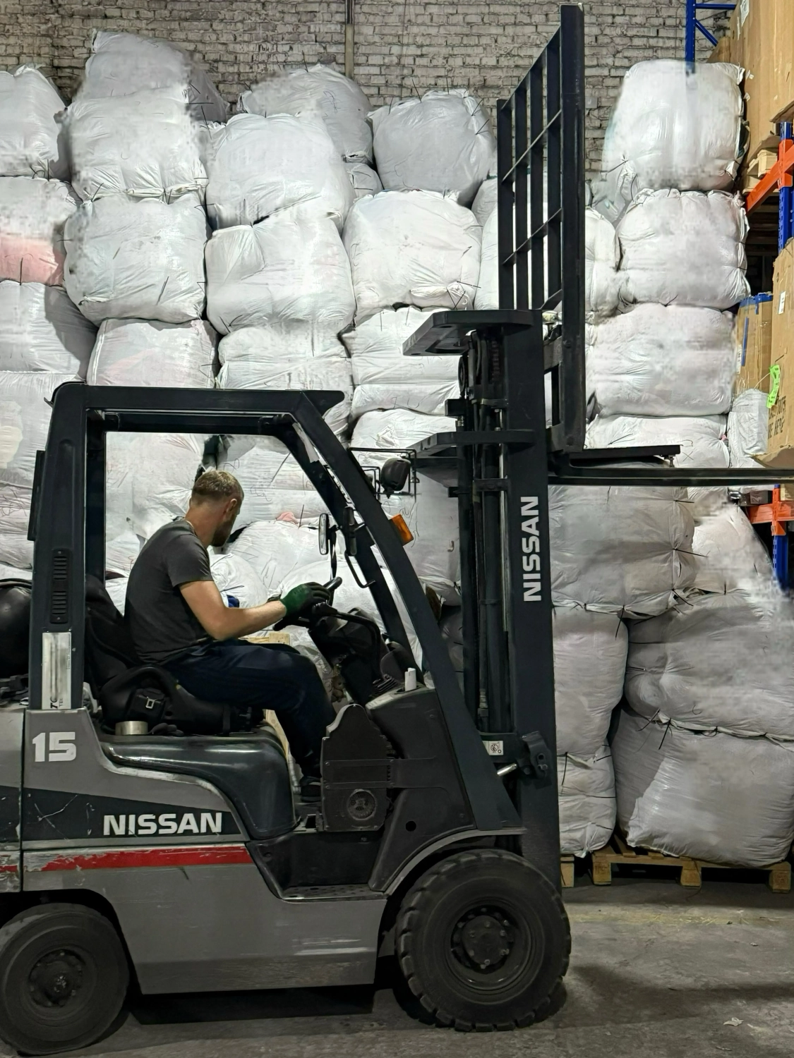 Container collection for wholesale sorting